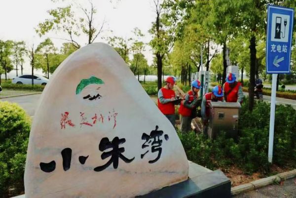 “鄂电红马甲”进农家乐上门安全检查服务假日“乡村游”开云体育 kaiyun.com 官网入口(图2)