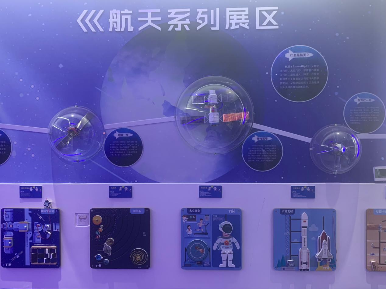 本地头条：VR航空科技展、水上乐园、外教双语阅读角……这家社区为孩子拼暑假