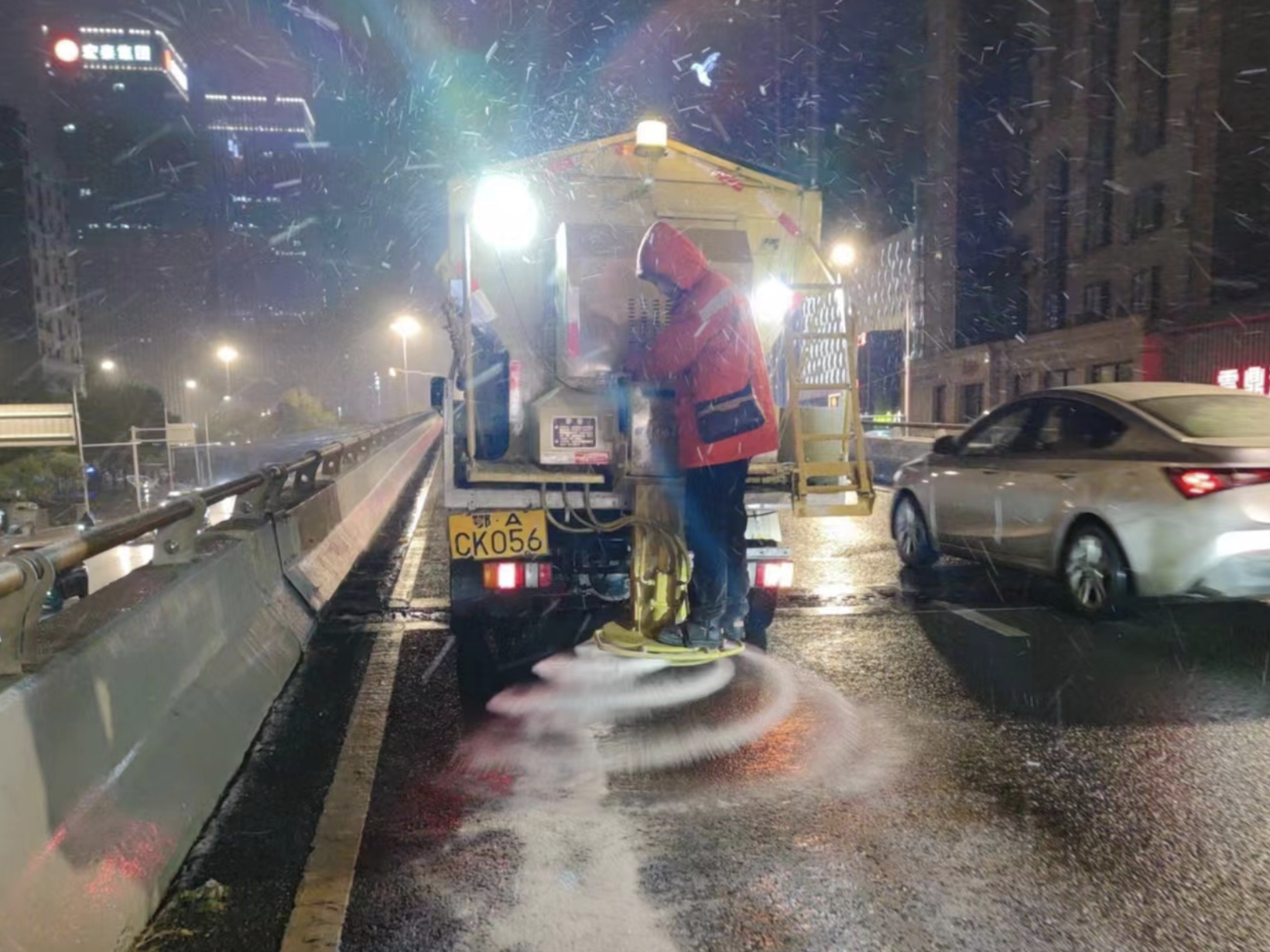 环球观速讯|武汉迎来今冬第一场雪！他们连夜行动