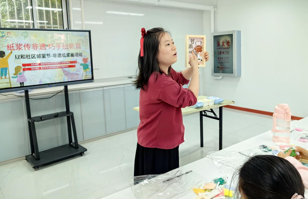 佛祖岭街道欣和社区举办“纸浆传非遗·巧手绘新篇”非遗纸浆画活动