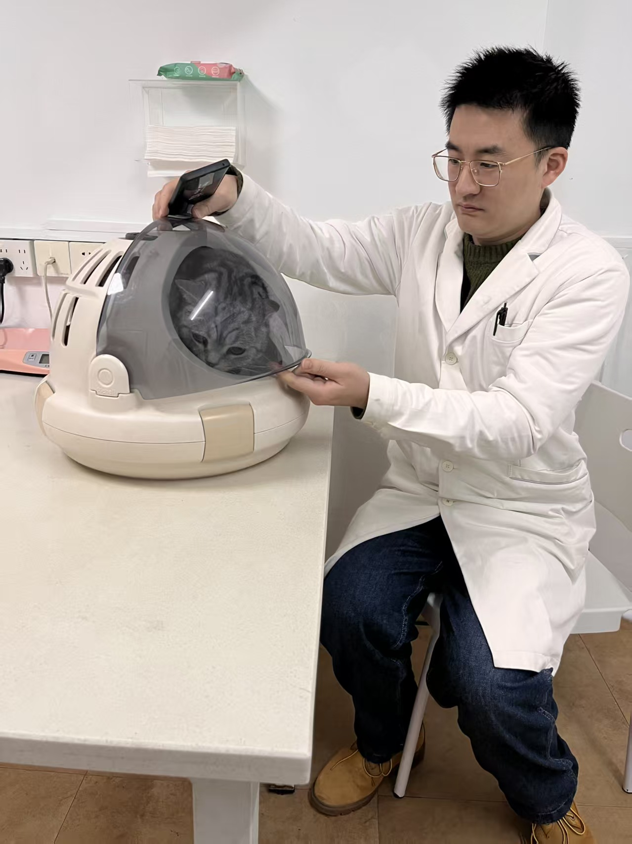 动物医学硕士张由昕：养宠家庭的“情感守护者”