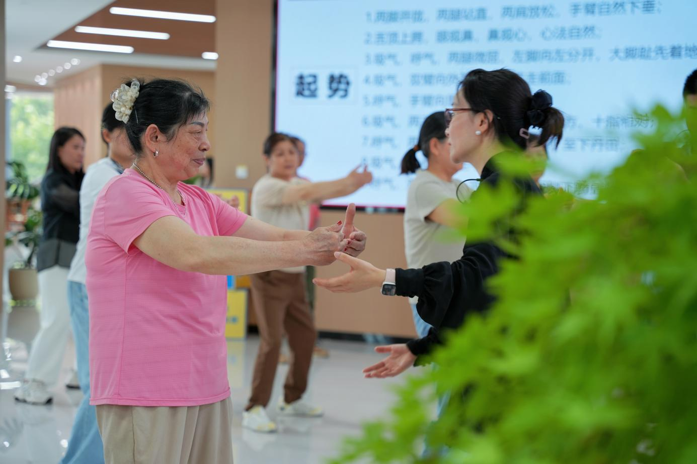 社企联动：佛祖岭街道金融港社区开展太极公开课，传承非遗促健康