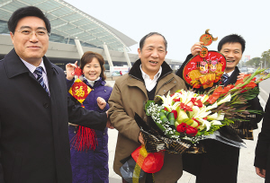 全国道德模范吴天祥返汉