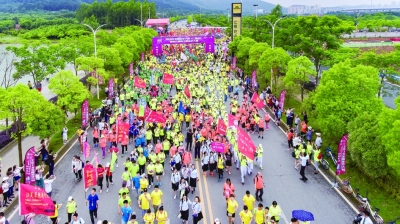 19日,全国徒步大会(江夏站)暨第五届环江夏徒步大赛在江夏环山绿道