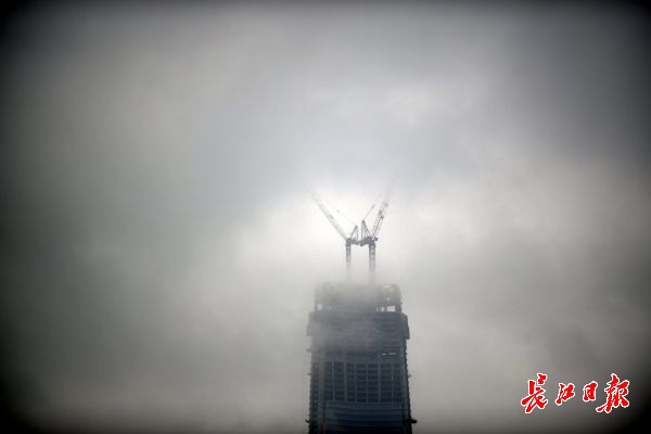 水墨画中晨练