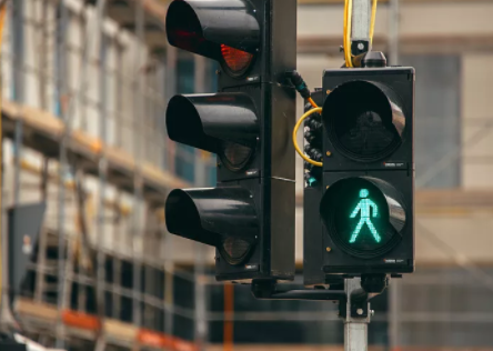 香港路光华路口建议调整红绿灯