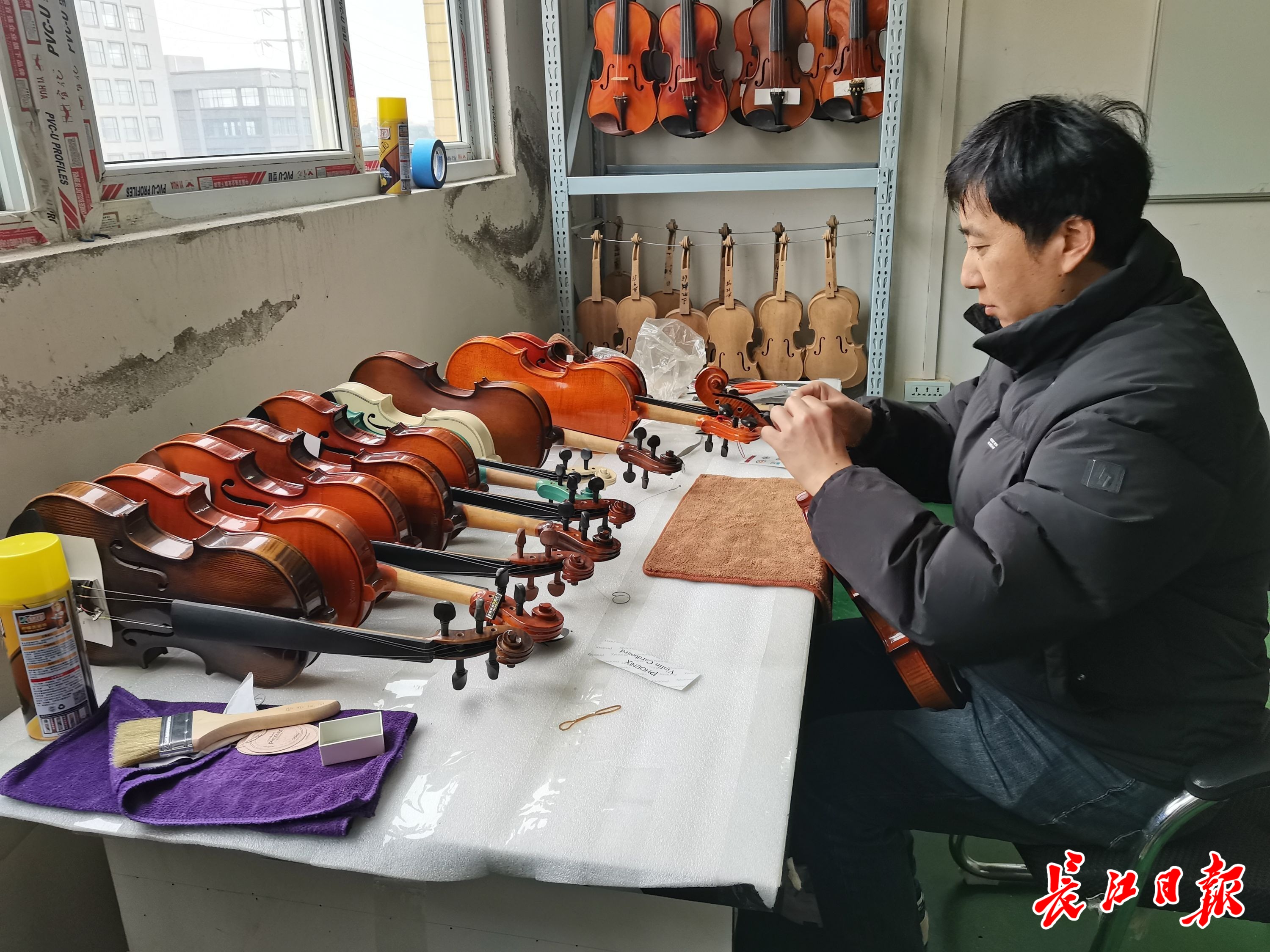 一把琴要刷48遍漆，武汉手工制作的小提琴远销海外