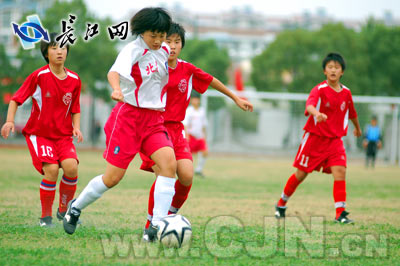 全国中学生女子足球汉开战