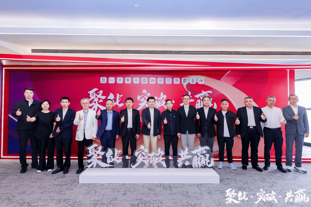 武汉纺织大学徐卫林院士团队携手安踏集团启动创新研究平台