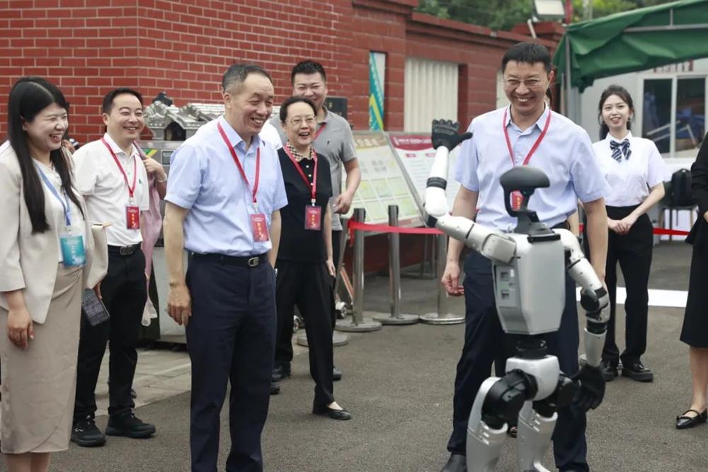 2025年四川省学生数字素养提升实践现场交流展示活动在泸州举行