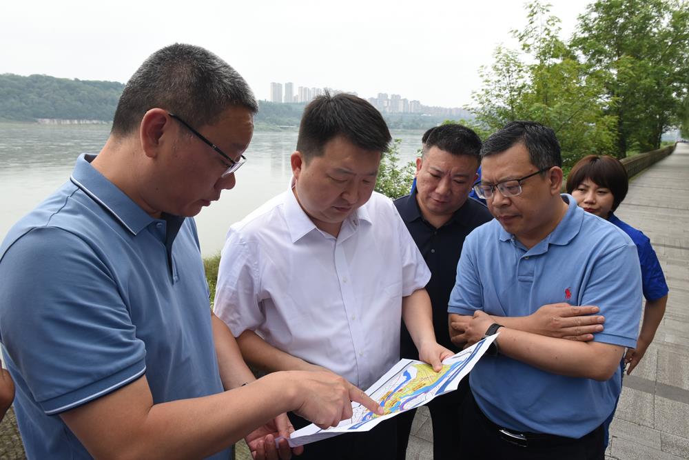 副市长朱江调研城市管理行政执法工作