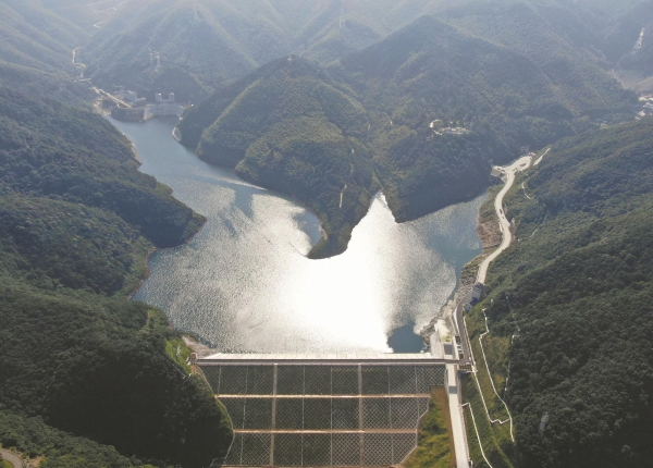 宁波首座大型抽水蓄能电站投产发电