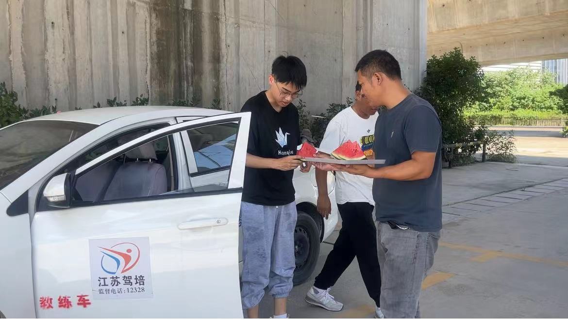 南京交通执法部门部署高温学驾安全防范工作