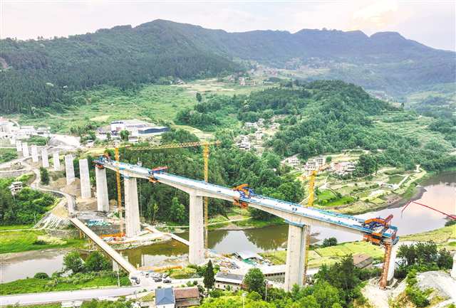 “五一”假期 重点工程建设忙