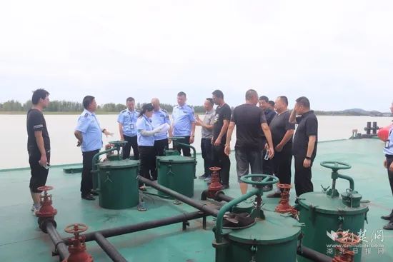 咸宁市开展船舶和港口污染防治联合检查行动