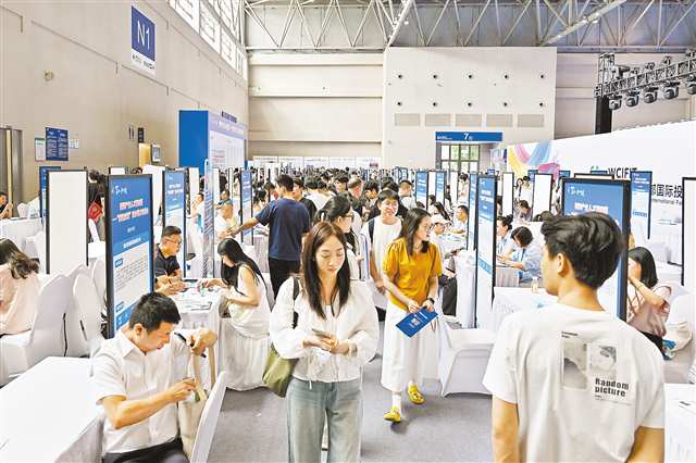 “成渝双城”联合引才洽谈会亮点多