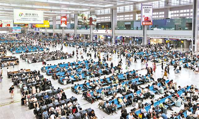 航空铁路客流增长 治安平稳交通顺畅 重庆“五一”假期人气兴旺秩序井然