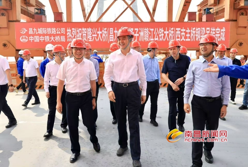 李红军看望慰问坚守一线的劳动者