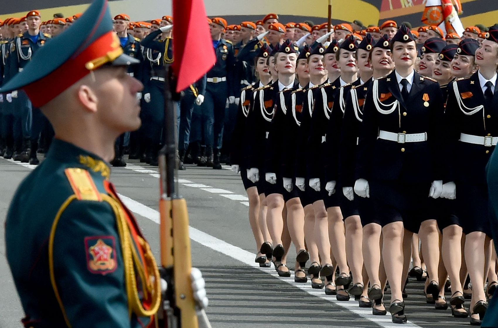 俄罗斯仪仗队女兵图片