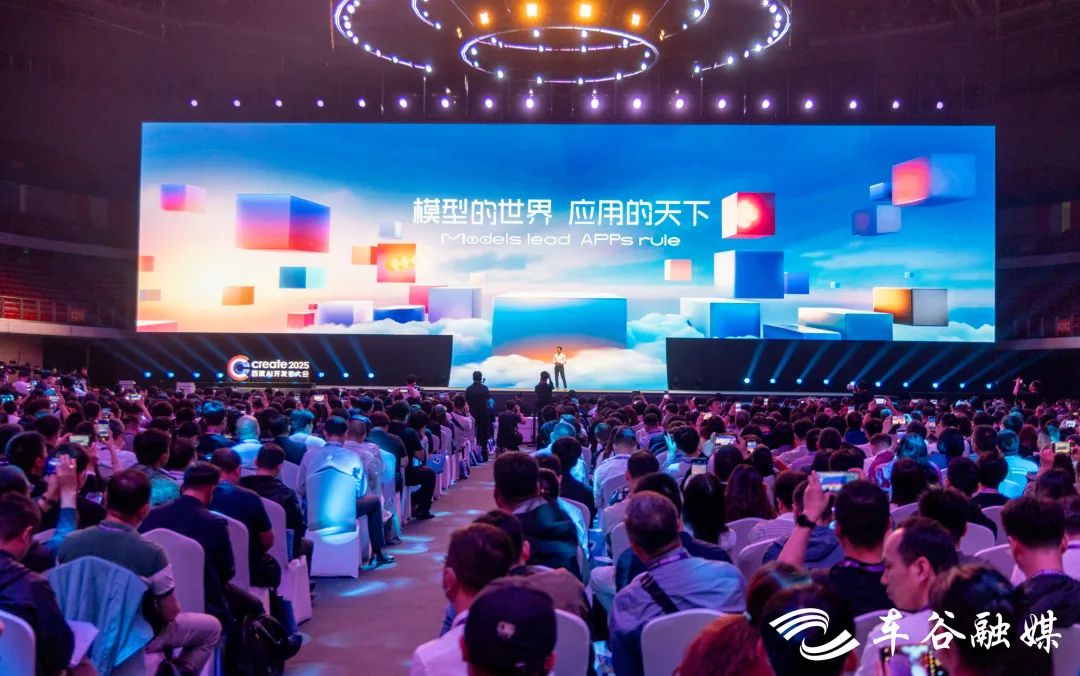2025百度AI开发者大会首次在汉举行 武汉经开区去年人工智能产业规模破百亿