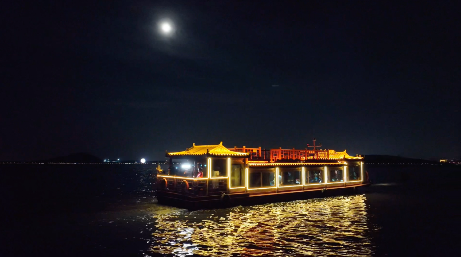 武汉夜游长江游船图片