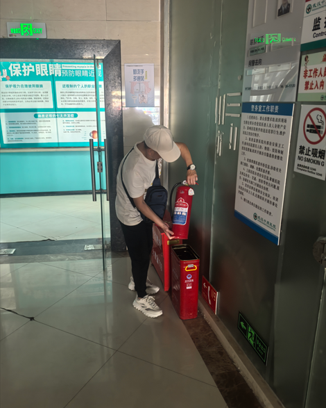 武汉市武昌区杨园街道纺器社区开展“五一”节前检查 筑牢节日安全屏障