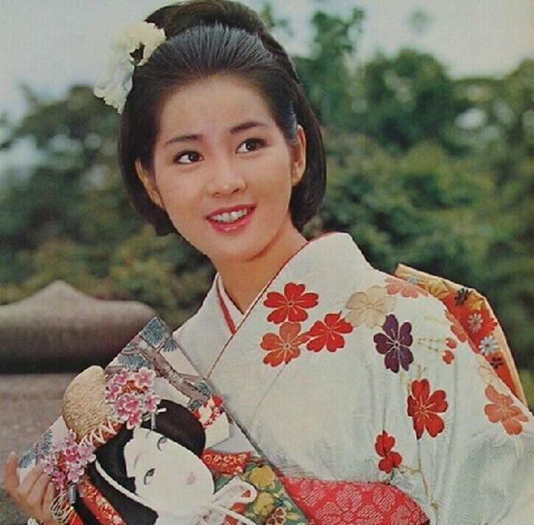 日本美女影星吉永小百合的早年照片