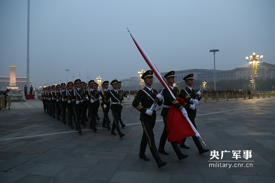 揭秘天安門國旗護衛隊探訪升旗降旗的那些事兒