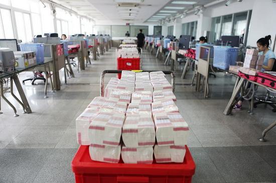 探访深圳现代镖局20年押运人民币135万亿元