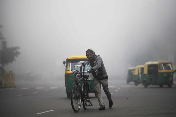 新德里遭遇大霧天氣