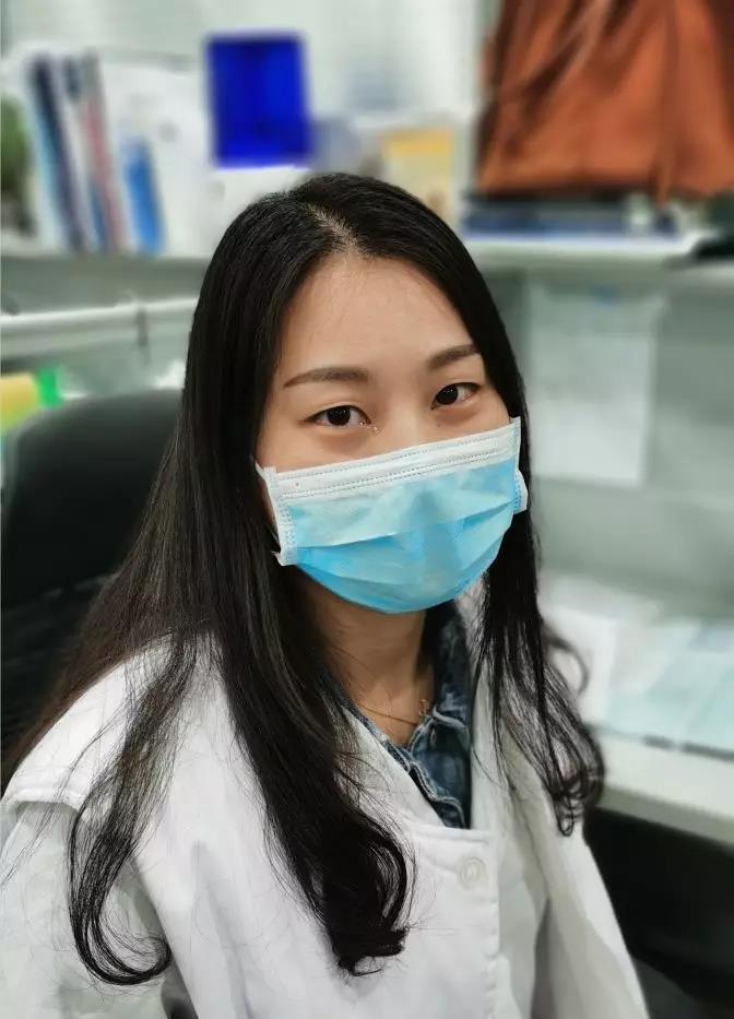 抗疫女医生戴口罩图片图片