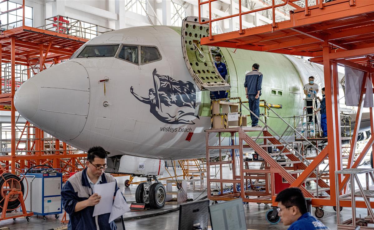 宜昌首架波音737客改货飞机即将交付
