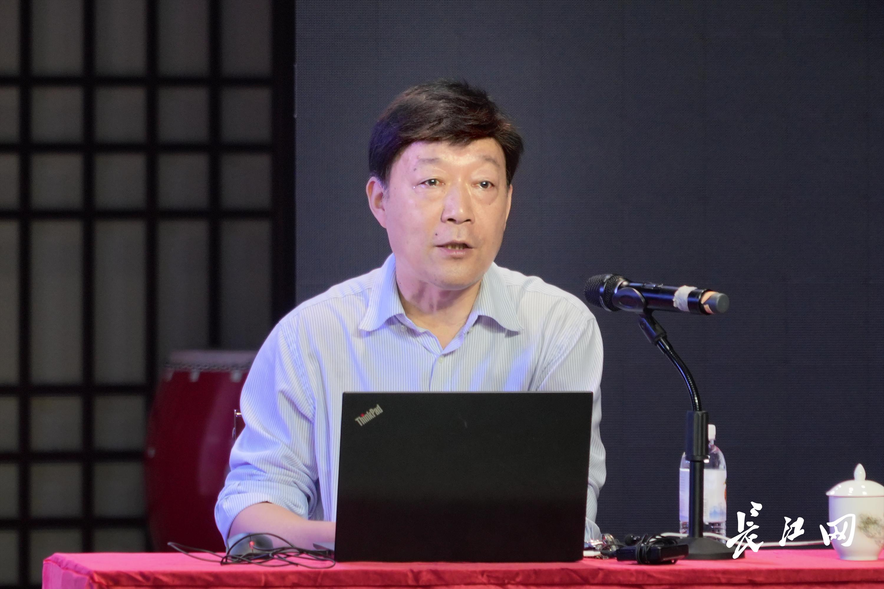 钟年"两座黄鹤楼"从人民中来,更应回到人民中去