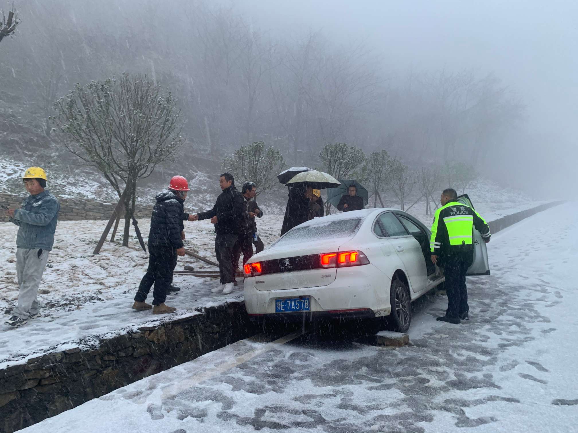 風雪來襲湖北公安機關全力應對極端惡劣天氣