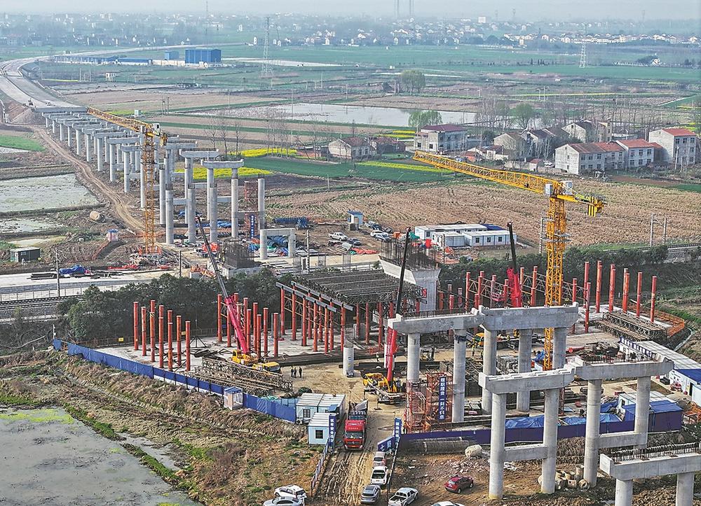 207国道改建工程跨汉丹铁路桥计划今年建成通车