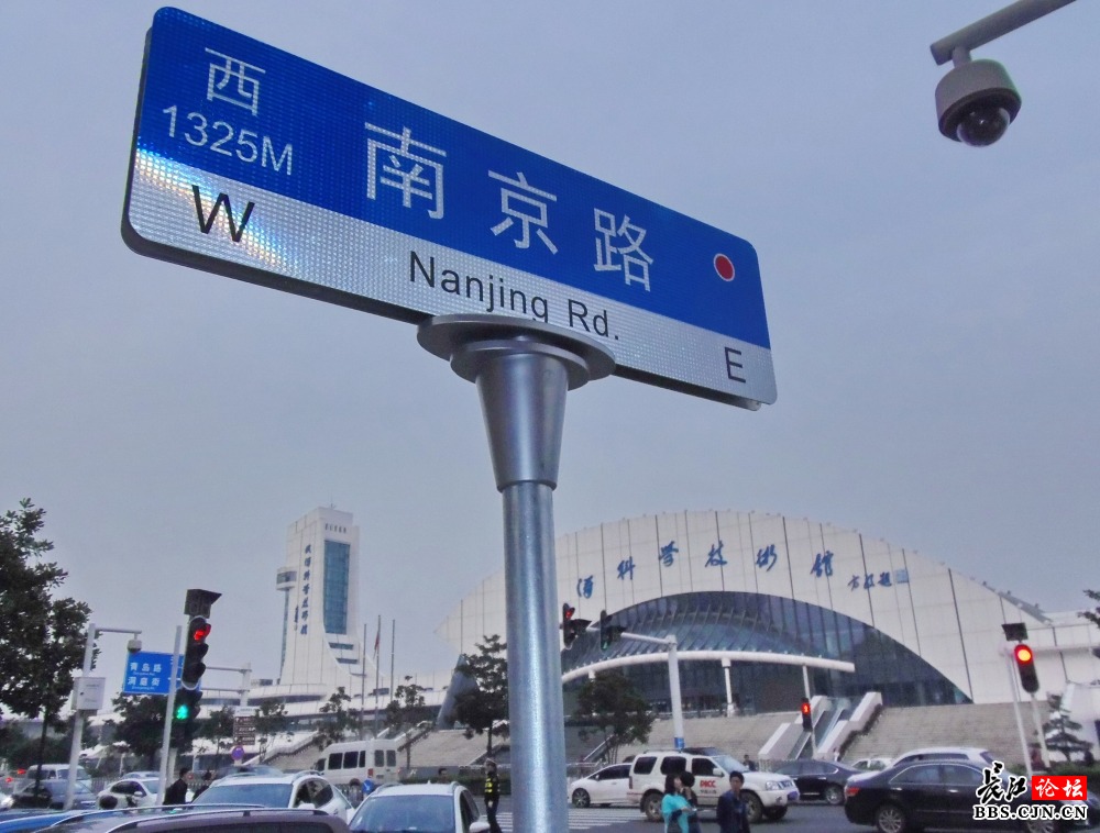 武汉崭新路名牌亮相街头