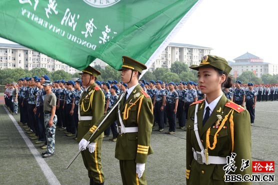 武汉东湖学院军训照片图片