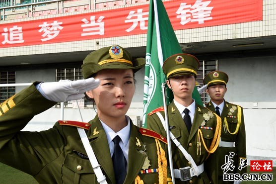 东湖学院 军训服图片