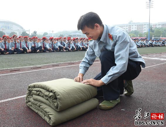 武汉东湖学院军训照片图片