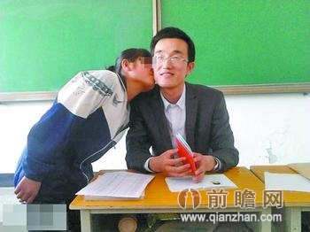 男老師索吻換畢業證即使學生自願老師也太猥瑣