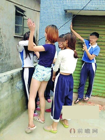 两中学女生打架图片