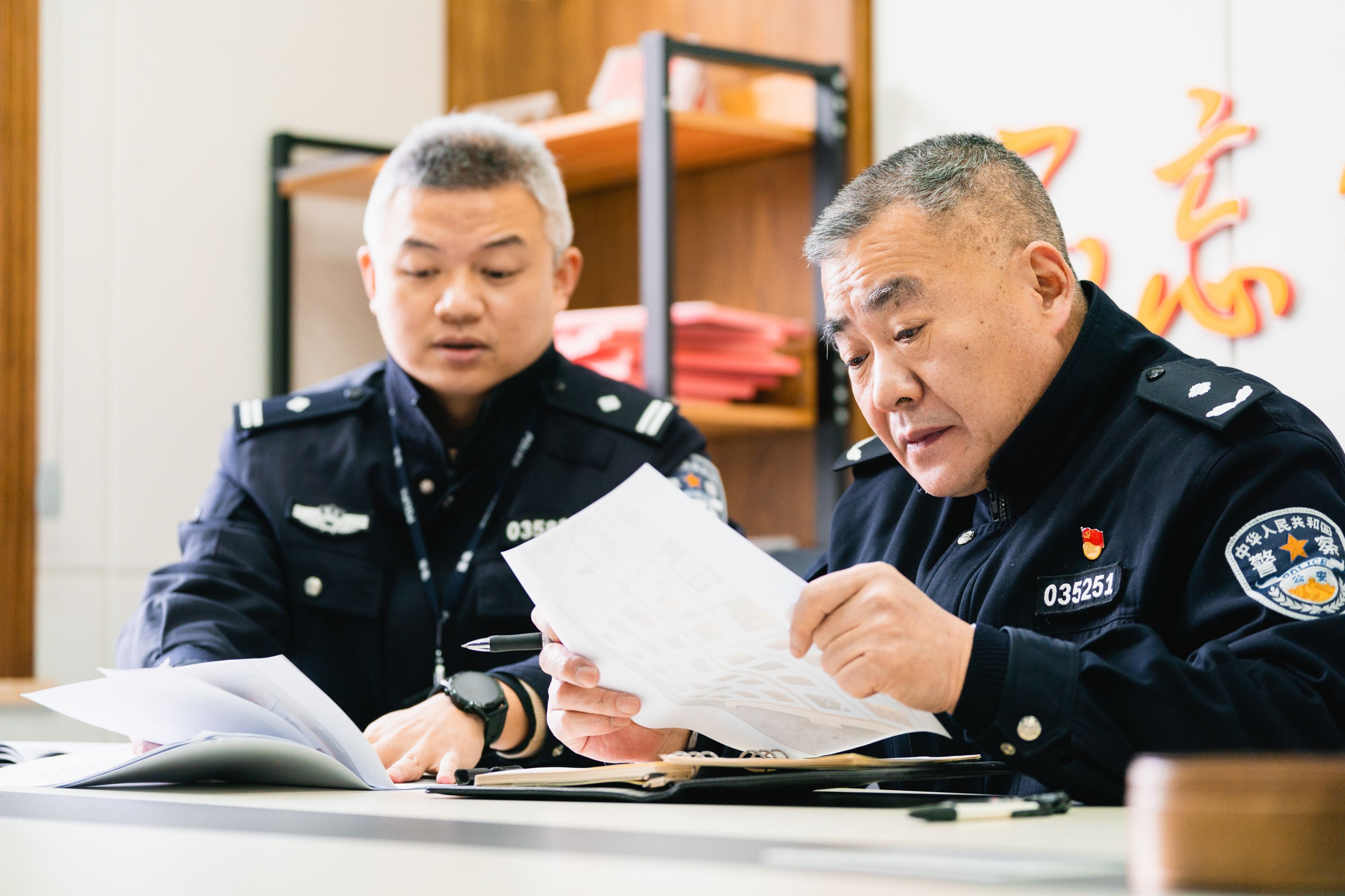 民警工作照片图图片