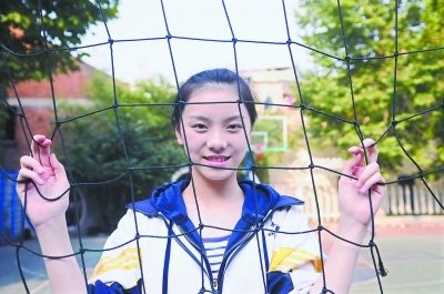 武汉16岁高二女生夺得新丝路模特分区赛冠军