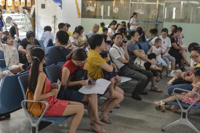 武汉市儿童医院人满为患日间手术已排到了8月下旬