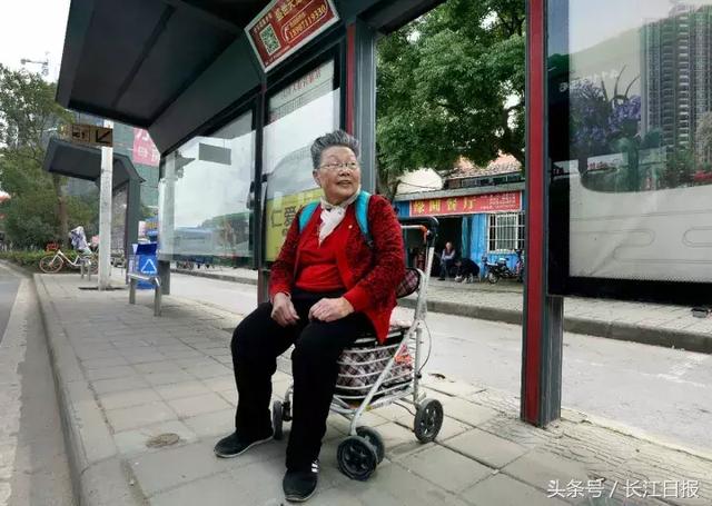 武汉公交为这位80岁老人开专车:随叫随到!