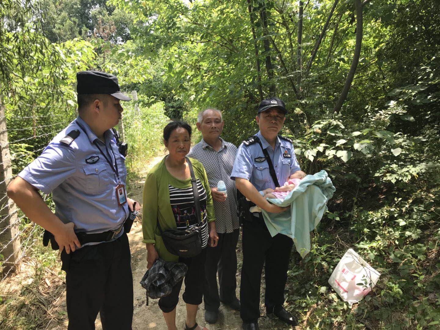 沌口一公園附近發現遺棄女嬰孩子父母你們在哪