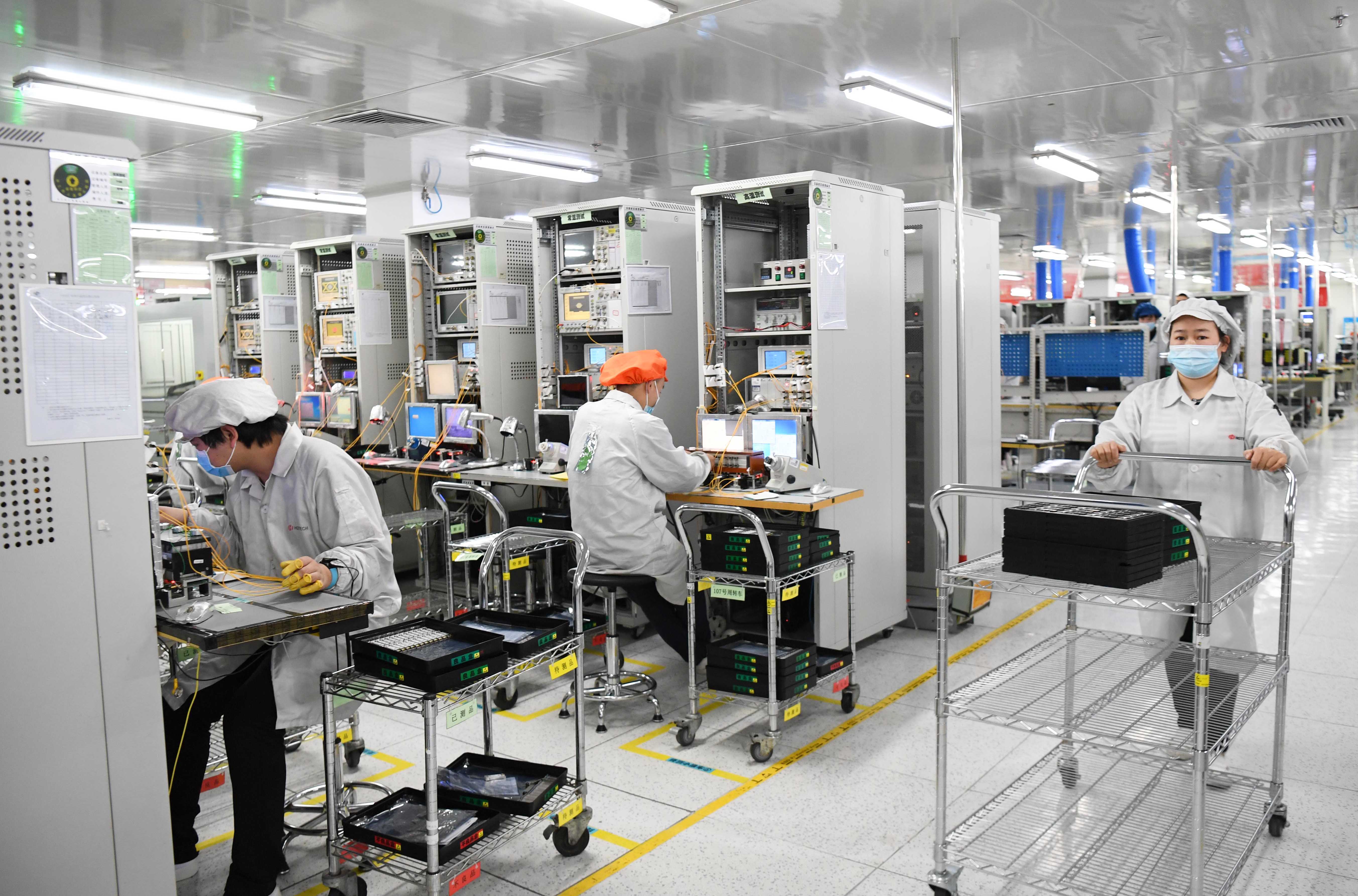 日讯 2月15日大年初四,华工科技核心子公司华工正源5g模块生产车间里