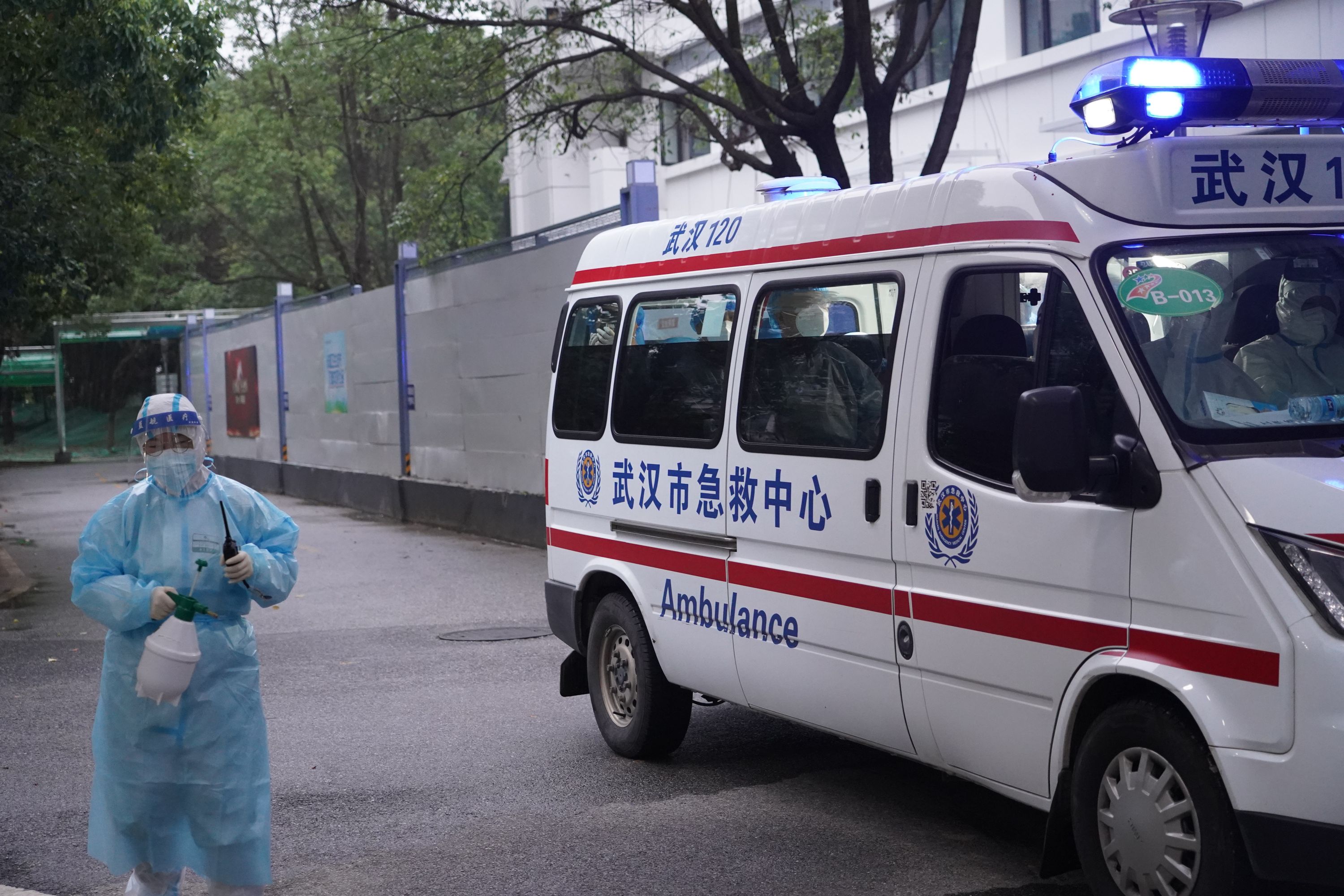 武汉本土新冠肺炎患者首批7人出院