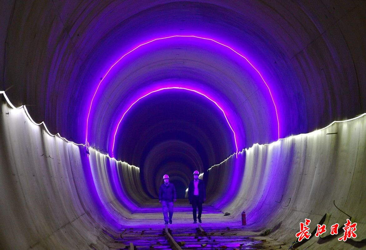 武汉地铁最长区间隧道贯通通车后62公里290秒跑完
