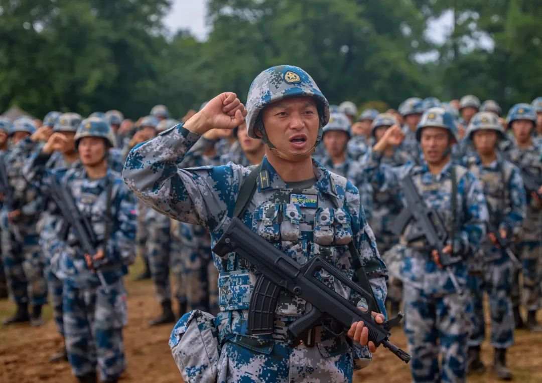 亮相春晚现场的湖北籍空军少校是个猛人